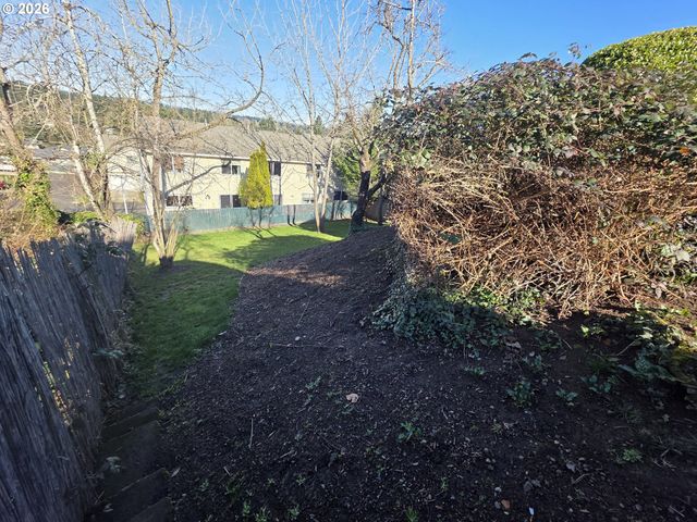 3704 E 14TH St, Vancouver, WA 98661