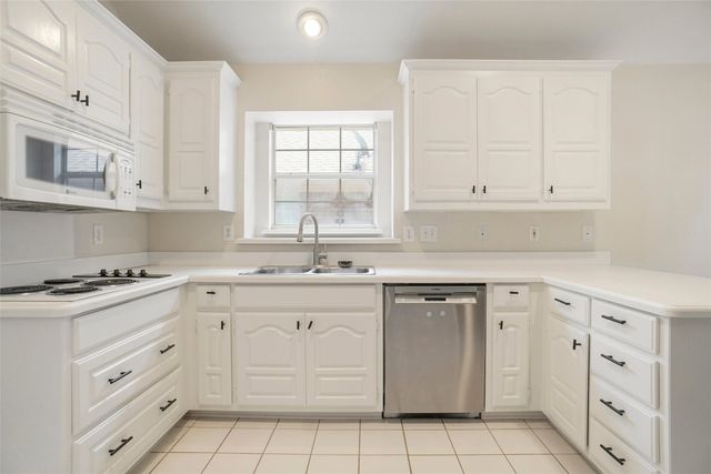 2233 Tiffany Glenn Court, Bedford, TX 76021