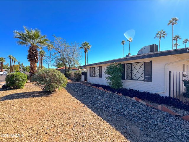 2711 E GLENROSA Avenue, Phoenix, AZ 85016