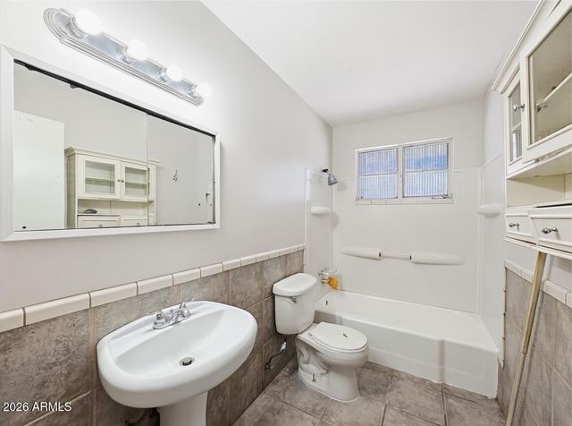 2711 E GLENROSA Avenue, Phoenix, AZ 85016