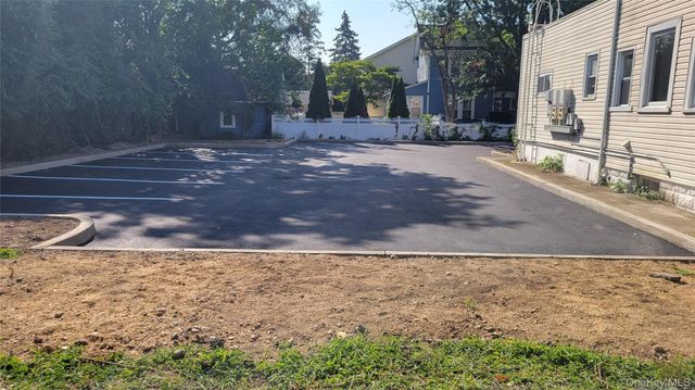 83 Kraemer Street, Hicksville, NY 11801