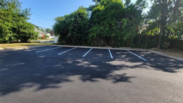 83 Kraemer Street, Hicksville, NY 11801