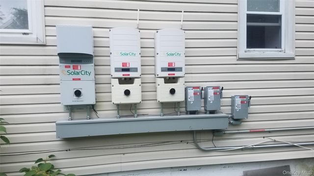 83 Kraemer Street, Hicksville, NY 11801