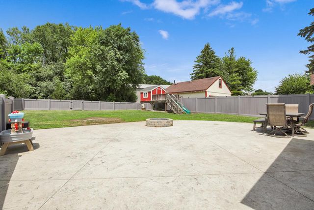 131 Kettle Moraine DRIVE N, Slinger, WI 53086
