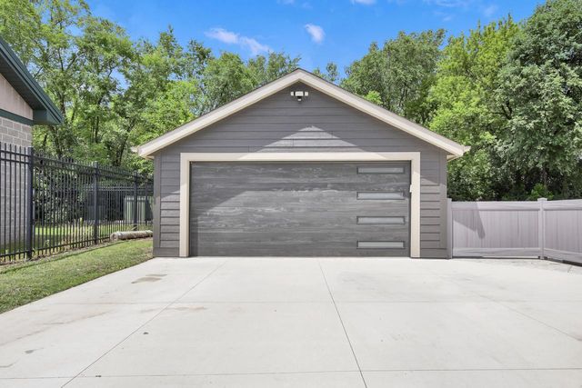 131 Kettle Moraine DRIVE N, Slinger, WI 53086