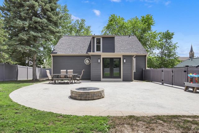 131 Kettle Moraine DRIVE N, Slinger, WI 53086