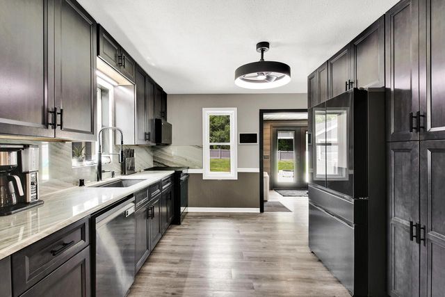 131 Kettle Moraine DRIVE N, Slinger, WI 53086