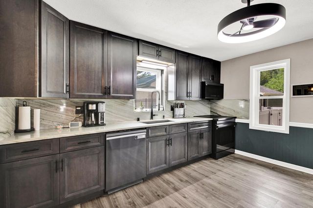 131 Kettle Moraine DRIVE N, Slinger, WI 53086