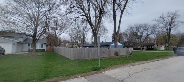 27 Wilbur Avenue, Warrenville, IL 60555