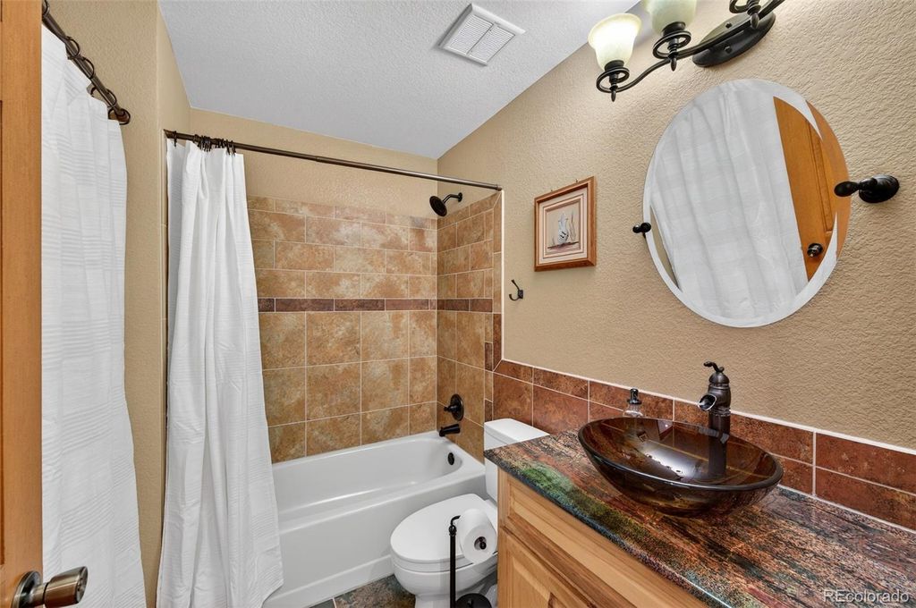 Image 16 of property listing at 22 Manzanita, Littleton, CO 80127