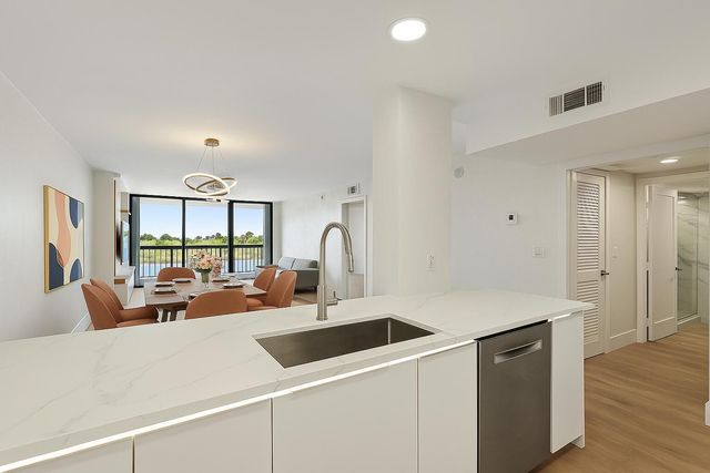 356 GOLFVIEW Road 405, North Palm Beach, FL 33408