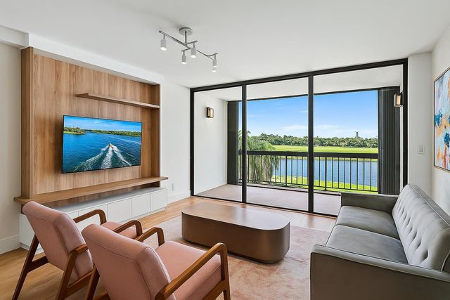 356 GOLFVIEW Road 405, North Palm Beach, FL 33408