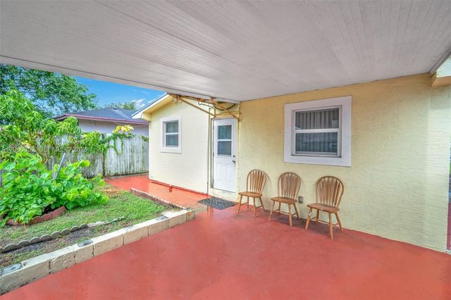 2301 SW 48th Avenue, West Park, FL 33023