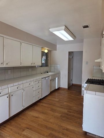 2889 Adrian Circle, Hanford, CA 93230