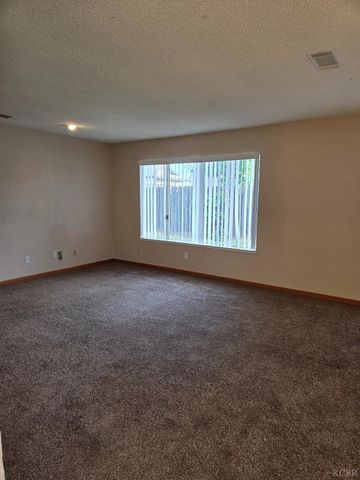 2889 Adrian Circle, Hanford, CA 93230