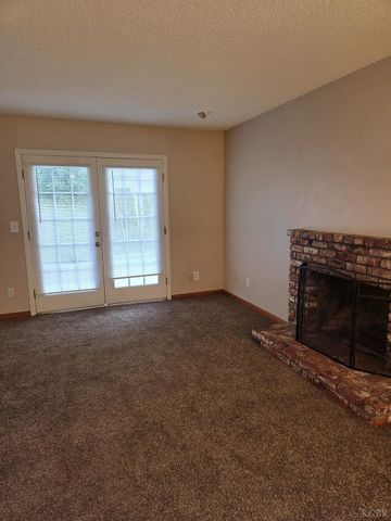 2889 Adrian Circle, Hanford, CA 93230