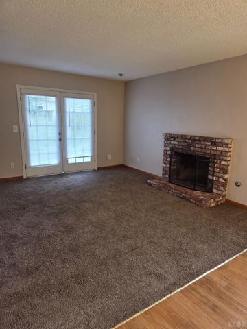 2889 Adrian Circle, Hanford, CA 93230
