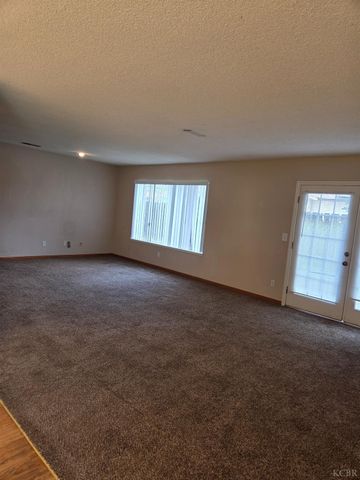 2889 Adrian Circle, Hanford, CA 93230