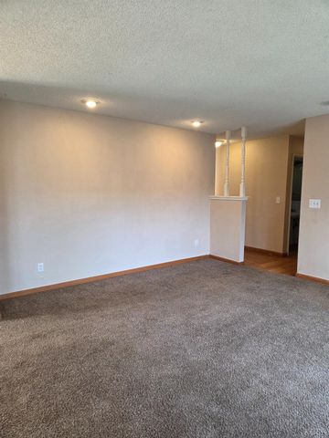 2889 Adrian Circle, Hanford, CA 93230