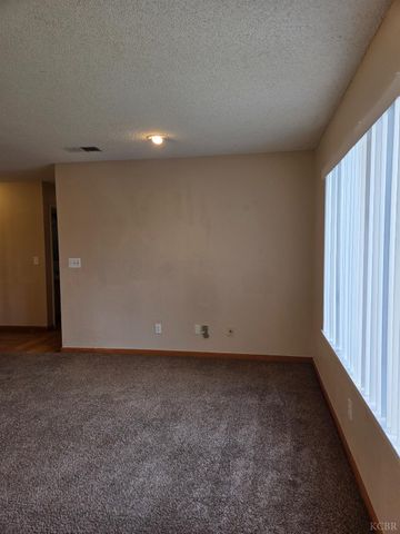 2889 Adrian Circle, Hanford, CA 93230