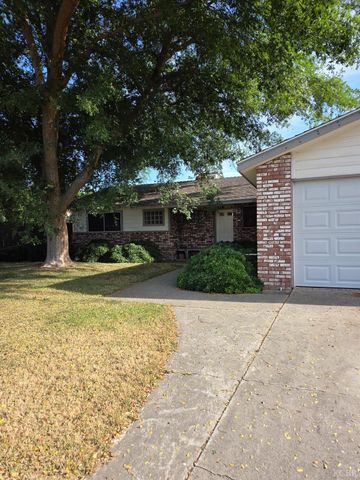 2889 Adrian Circle, Hanford, CA 93230