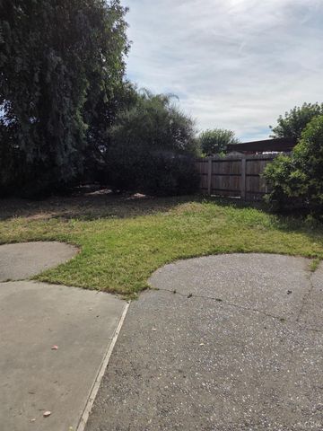 2889 Adrian Circle, Hanford, CA 93230