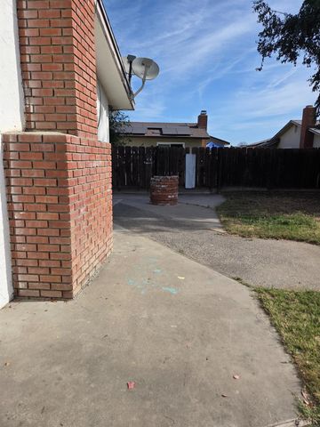 2889 Adrian Circle, Hanford, CA 93230