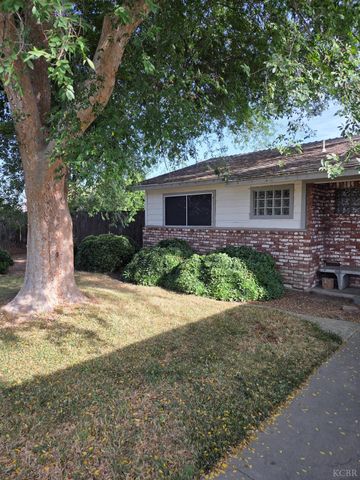 2889 Adrian Circle, Hanford, CA 93230