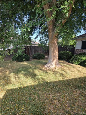 2889 Adrian Circle, Hanford, CA 93230