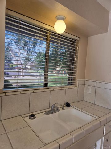 2889 Adrian Circle, Hanford, CA 93230