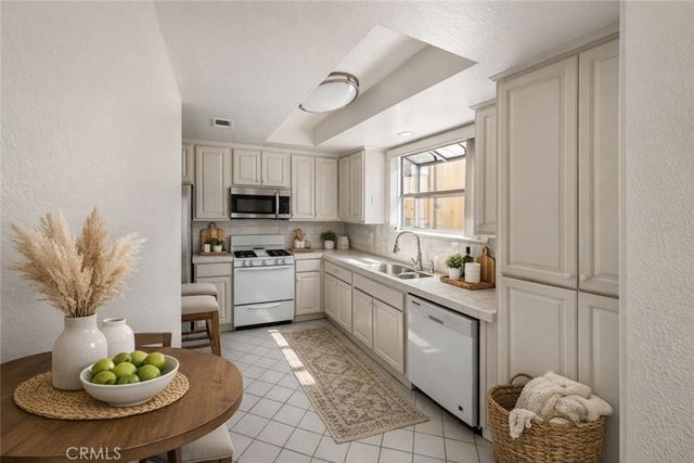 1811 Manning 302, Los Angeles, CA 90025