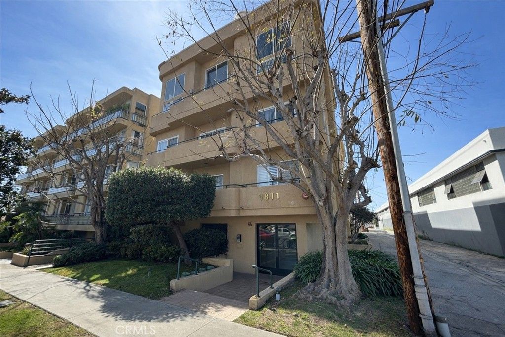 1811 Manning 302, Los Angeles, CA 90025