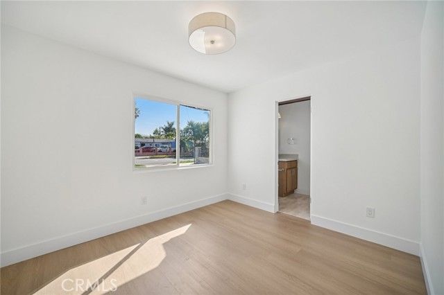 8061 Hesperia, Reseda (los Angeles), CA 91335