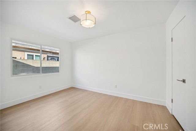 8061 Hesperia, Reseda (los Angeles), CA 91335