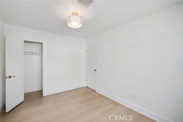 8061 Hesperia, Reseda (los Angeles), CA 91335