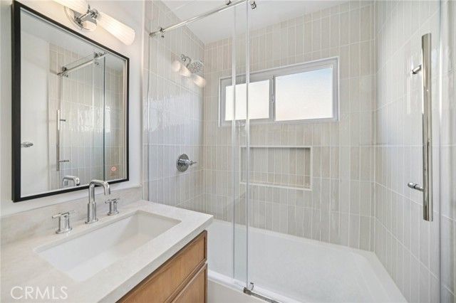 8061 Hesperia, Reseda (los Angeles), CA 91335