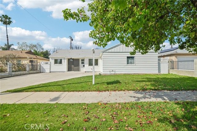 8061 Hesperia, Reseda (los Angeles), CA 91335