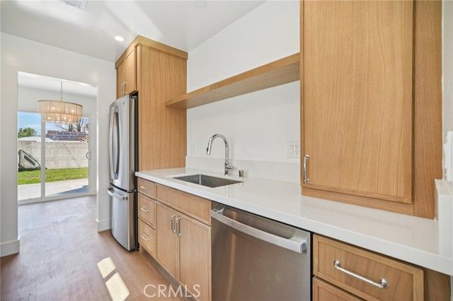 8061 Hesperia, Reseda (los Angeles), CA 91335