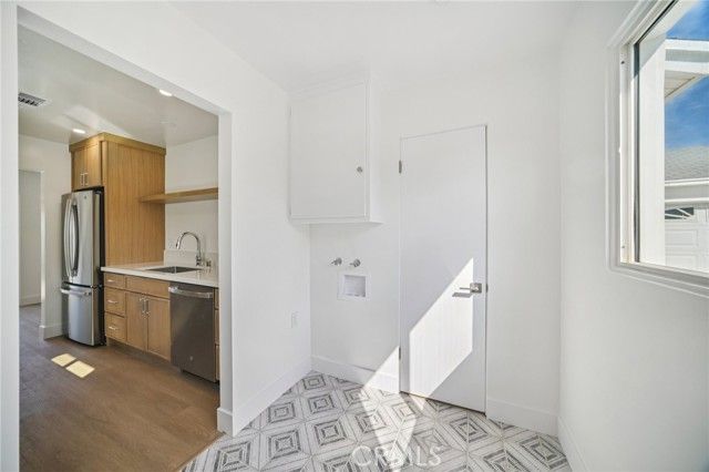 8061 Hesperia, Reseda (los Angeles), CA 91335