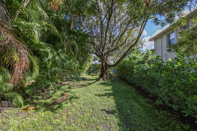 19234 S Creekshore Court, Boca Raton, FL 33498