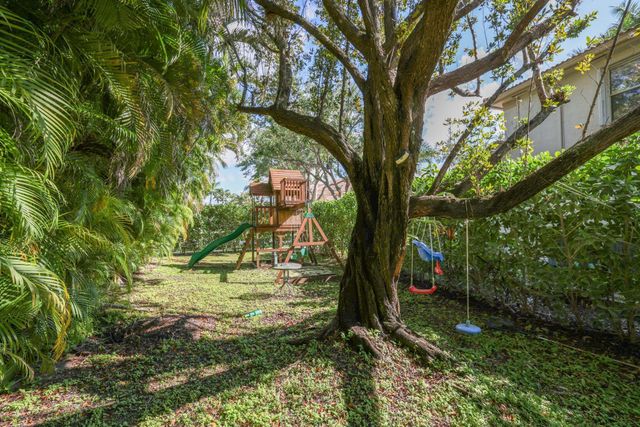 19234 S Creekshore Court, Boca Raton, FL 33498