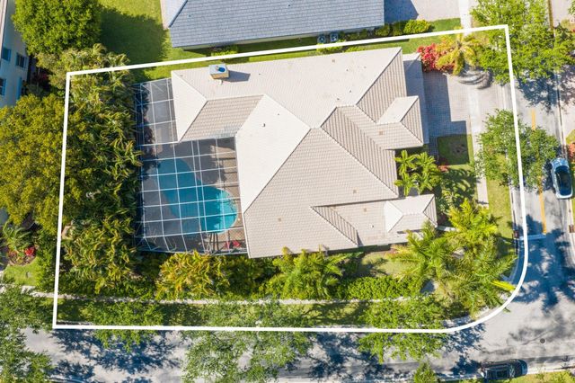 19234 S Creekshore Court, Boca Raton, FL 33498