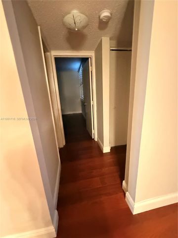 9450 Live Oak Pl 104, Davie, FL 33324