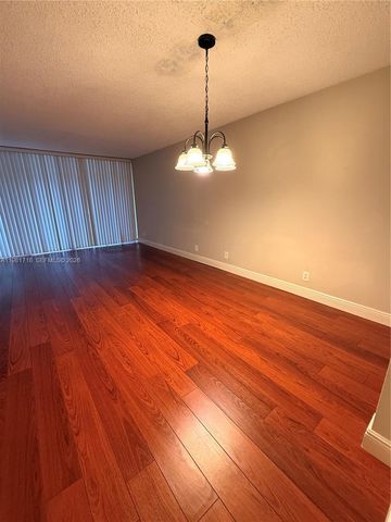 9450 Live Oak Pl 104, Davie, FL 33324