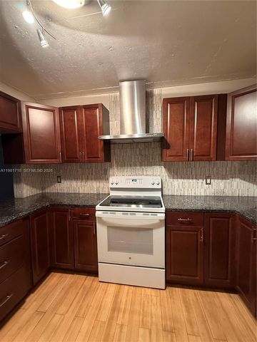 9450 Live Oak Pl 104, Davie, FL 33324