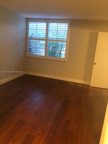 9450 Live Oak Pl 104, Davie, FL 33324