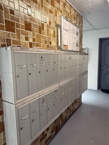 9450 Live Oak Pl 104, Davie, FL 33324