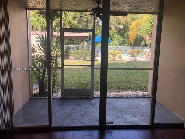 9450 Live Oak Pl 104, Davie, FL 33324