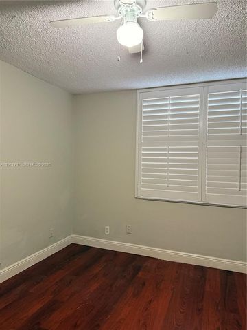 9450 Live Oak Pl 104, Davie, FL 33324