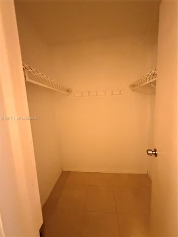 9450 Live Oak Pl 104, Davie, FL 33324